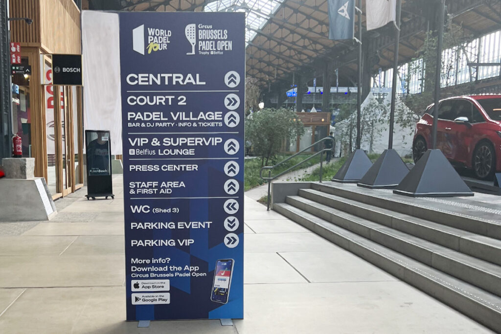 Bewegwijzering | Wayfinding op evenementen | Bedrukte nadarbanners | Herasbanners | Brussels Padel Open