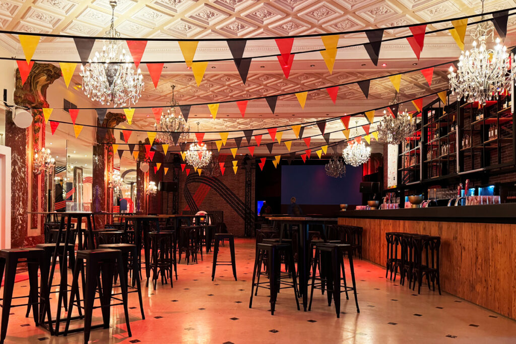 Gepersonaliseerde vlaggenlijn op maat | Belgian House Paris