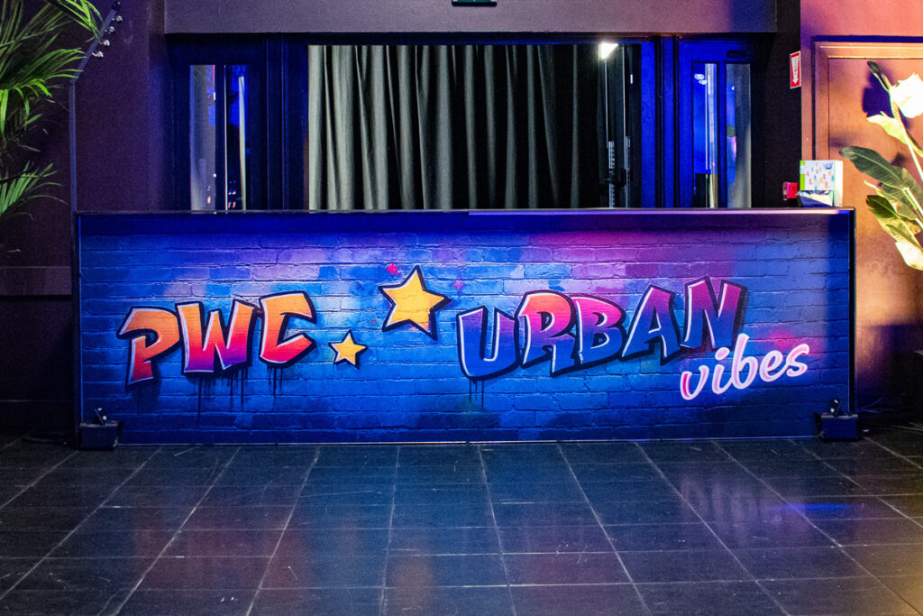 Geprinte inkom balie voor evenementen | PWC xmas party