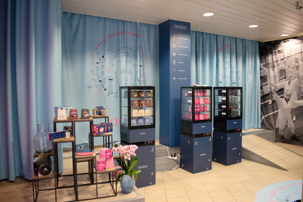Gordijnen met print met logo | Ovidias pop-up store