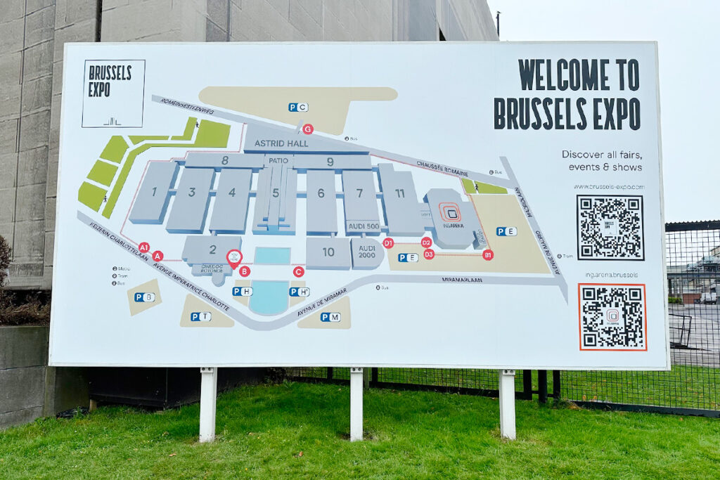 Groot reclamepaneel | Billboard naast de weg | Brussels Expo