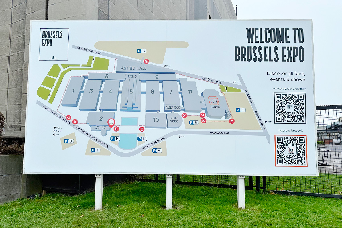 Groot reclamepaneel | Billboard naast de weg | Brussels Expo