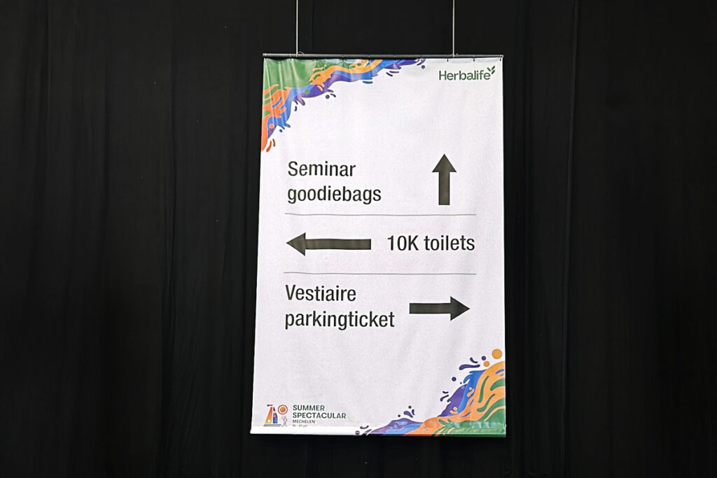 Hanging banner way finding | Bewegwijzering | Herbalife summer spectacular