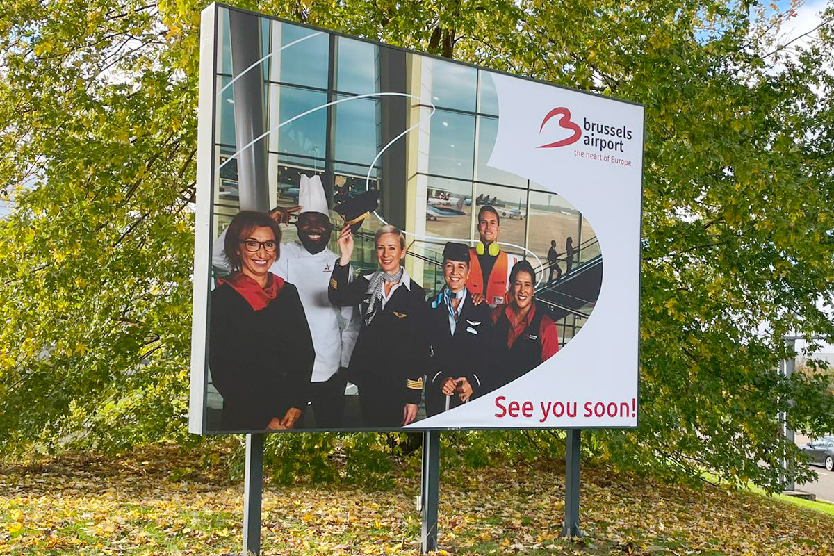 Outdoor textielframe | Logobord voor buiten | Brussels Airport