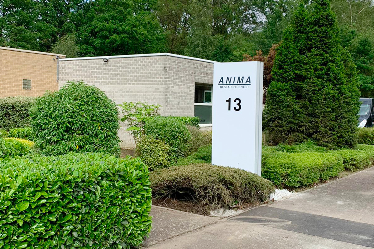 Reclamezuil | Totem met logo | Rebranding Anima Research Center