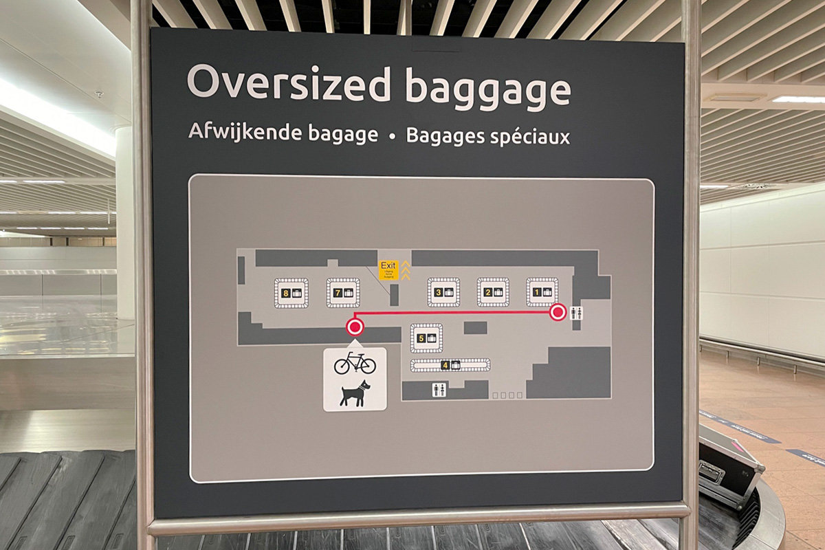 Signalisatie borden op palen | Brussels Airport