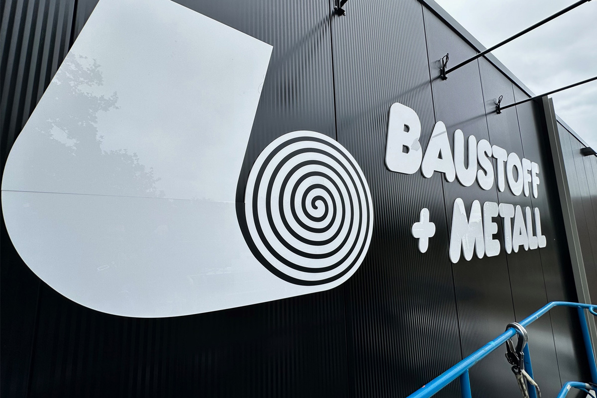 Snijletters voor gevel in dibond of acrylaat | Baustoff Metall