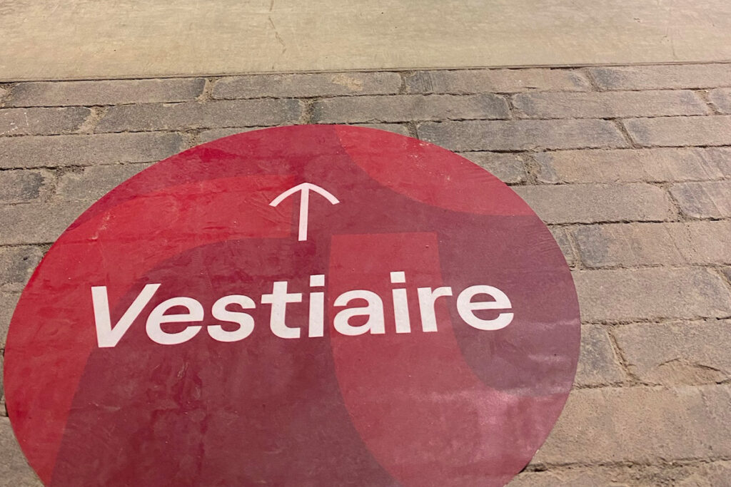 Vloerstickers wayfinding | Bewegwijzering eventlocatie | WK Voetbal 2020 VRT Wintercircus