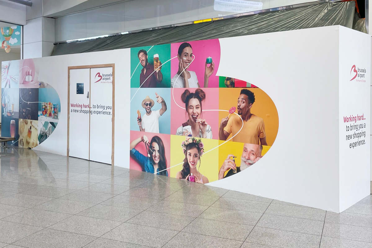 Werfdoeken bedrukken | Werfwanden met full color bedrukking | Brussels Airport
